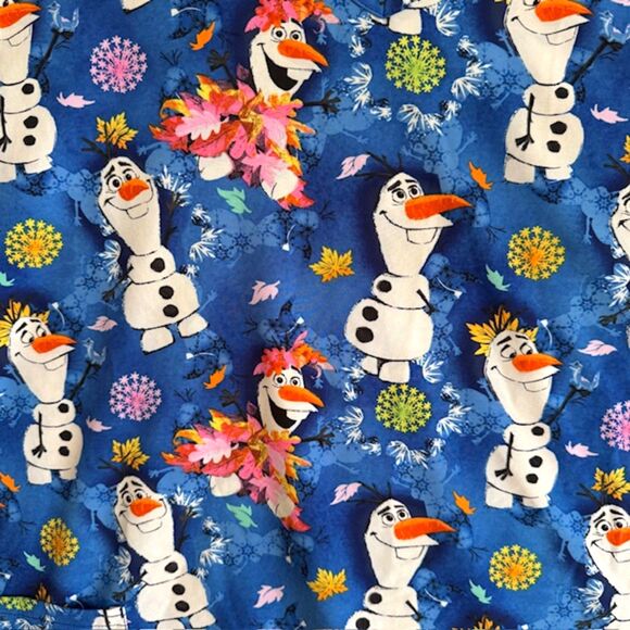 Disney Frozen Women’s 3XL SS Blue Olaf Print Scrub Top V-Neck Holiday Xmas Snow - Picture 4 of 7
